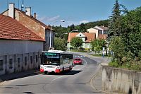 Jehnicemi vede autobusová linka MHD č. 70