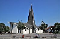 Moderní kostel sv. Václava na náměstí TGM