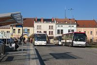 Autobusový terminál na náměstí