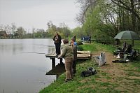 Rybáři u Rebešovického rybníka