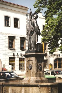 Velké Meziříčí - kašna se sochou sv. Floriána
