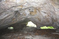 Jeskyně Liščí díra - vstupní prostora se třemi okny