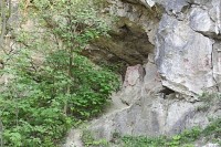  Jeskyně Liščí díra - vstup při úpatí lomové stěny