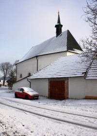 Kaple sv. Antonína Paduánského - pohled od turistické cesty