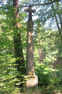 Kamenný kříž z roku 1807