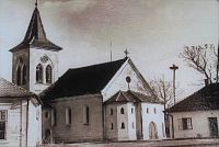 Historický snímek mušovského kostela