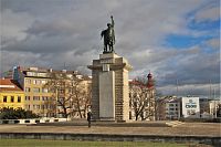 Socha Rudoarmějce na Moravském náměstí