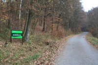 Na konci obce při začátku lesa začíná Soběšická cesta