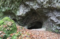 Vchod do jeskyně Pod Lucerkou