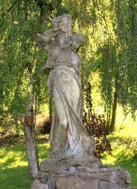 Česká Třebová - socha Šárky v parku Javorka