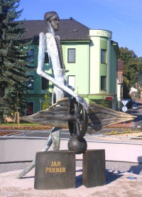 Česká Třebová - socha Jana Pernera