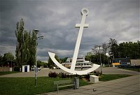 Bílá kotva u přístaviště na Brněnské přehradě