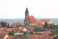 Střed obce s kostelem