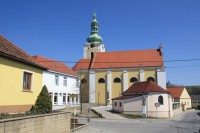 Ottenthal - náměstí před kostelem