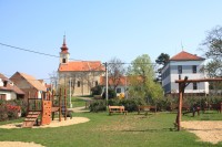 Kostel sv. Jana Nepomuckého, škola a dětské hříště