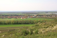 Pohled na obec z hřebene Dunajovických vrchů