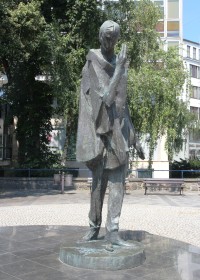 Brno - socha Mim před Bílým domem