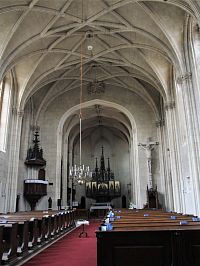 Celkový pohled na interiér kostela