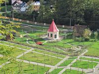 Vrchnostenská okrasná zahrada na podzim 2020