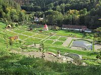 Vrchnostenská okrasná zahrada na podzim 2020