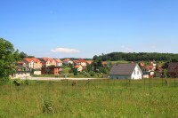 Ochoz u Brna - pohled na obec od fotbalového hřiště