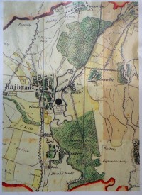 Mapa okolí kláštera z poloviny 19. století, v dolní polovině mapy je dobře vidět alej vedoucí od kláštera k jihu a na ni navazující Holasická cesta pokračující lesem směrem k obci