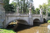 Barokní most přes Stružský potok u zámku