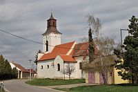 Pohled na dominantu Cvrčovic, kostel sv. Jakuba
