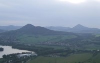 Pohled z Radobýlu na horu Lovoš