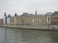 Justiční palác - celkový pohled od Seiny