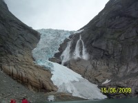 Jostedalsbreen - Briksdalsbreen - padá led