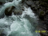 Jostedalsbreen - Briksdalsbreen - řeka z jezera pod ledovcem