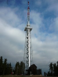 Krudum, pohled na telekomunikační věž s vyhlídkovou plošinou 1