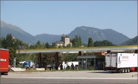 Parkoviště je na rakousko-italské hranici a dělaly se tam celní kontroly.
