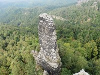 pohled z vyhlídky u Pravčické brány na Malý Pravčický kužel