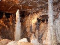 jeskyně Balcarka s bohatou a barevnou krápníkovou výzdobou