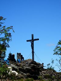 kříž na vrcholu Velkého Roklanu