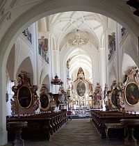 interiér kostela Narození Panny Marie