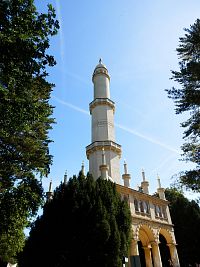Minaret je 62 metrů vysoká romantická rozhledna