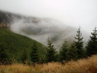 Mlha umocňuje kouzlo hor