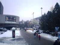 Karlovy Vary - pohled na prostranství před hotelem Thermal