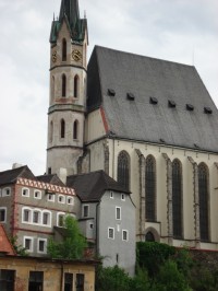 Č.Krumlov-kostel nad náměstím