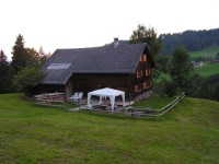8. den - Grass Hütte