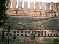 Pamětní desky letců jsou umístěny na zdi Novoděvičího kláštera