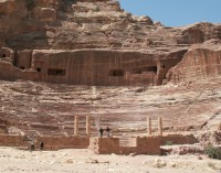 římský amfiteátr,původně postavený Nabatejci a římany rozšířený.Pojme až 7000 diváků