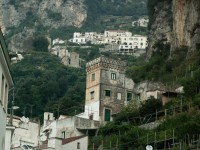 předměstí Amalfi vysoko ve skalách.Takhle tady vypadají i další městečka jako Praiano,Positano,Minori,Atrani,Maiori atd.