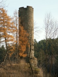 22 m.vysoká věž býv.hradu Neuberk ze zač.13.století