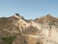 Velká čínská zeď                                                                                              Chángchéng; doslova „Dlouhá zeď“) je starý systém opevnění táhnoucí se napříč severní Čínou. V dnešní podobě byla vybudována