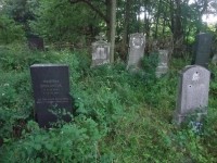 přilehlý německo-český hřbitov