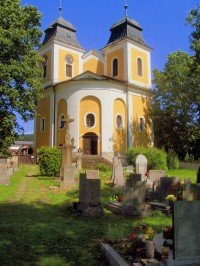 Kostel se hřbitovem